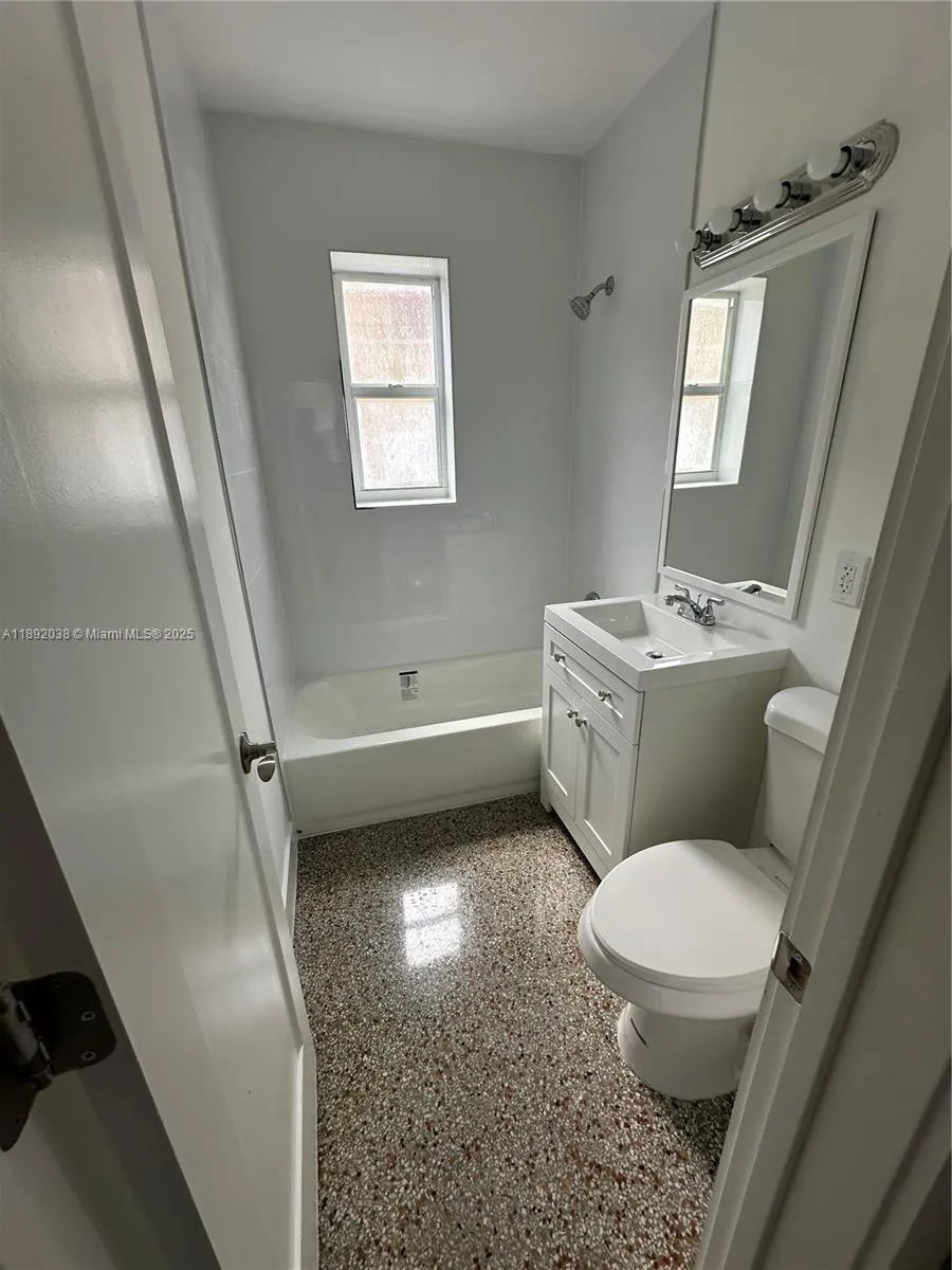 211 SW 18th Ave, #2