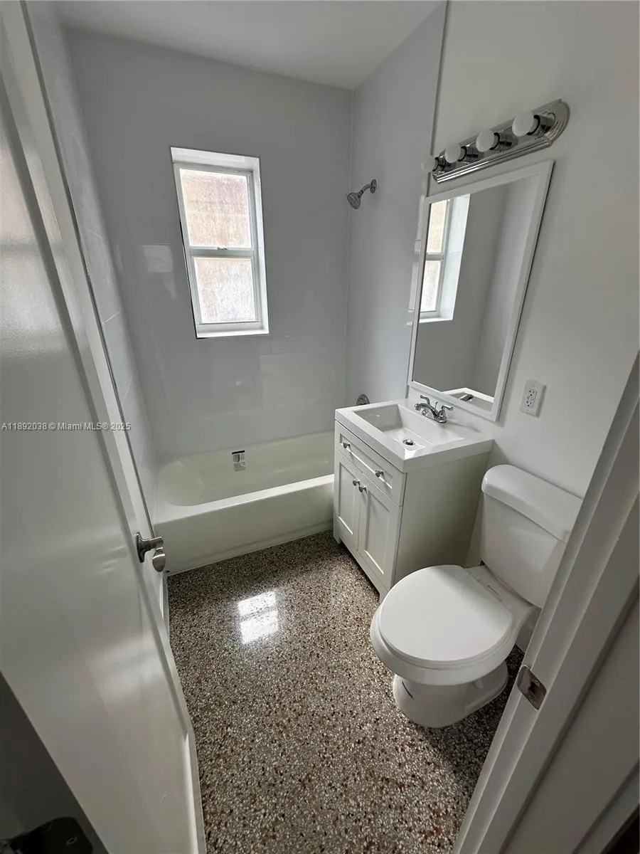 211 SW 18th Ave, #2