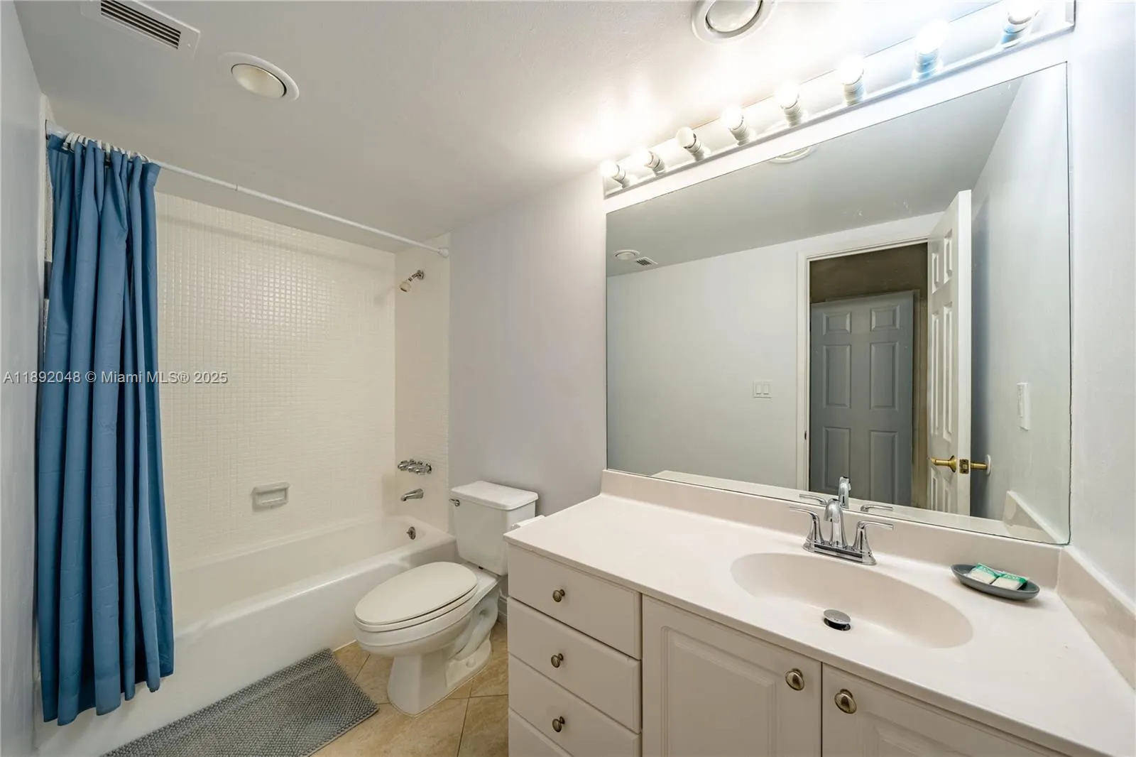 19370 Collins Ave, #407
