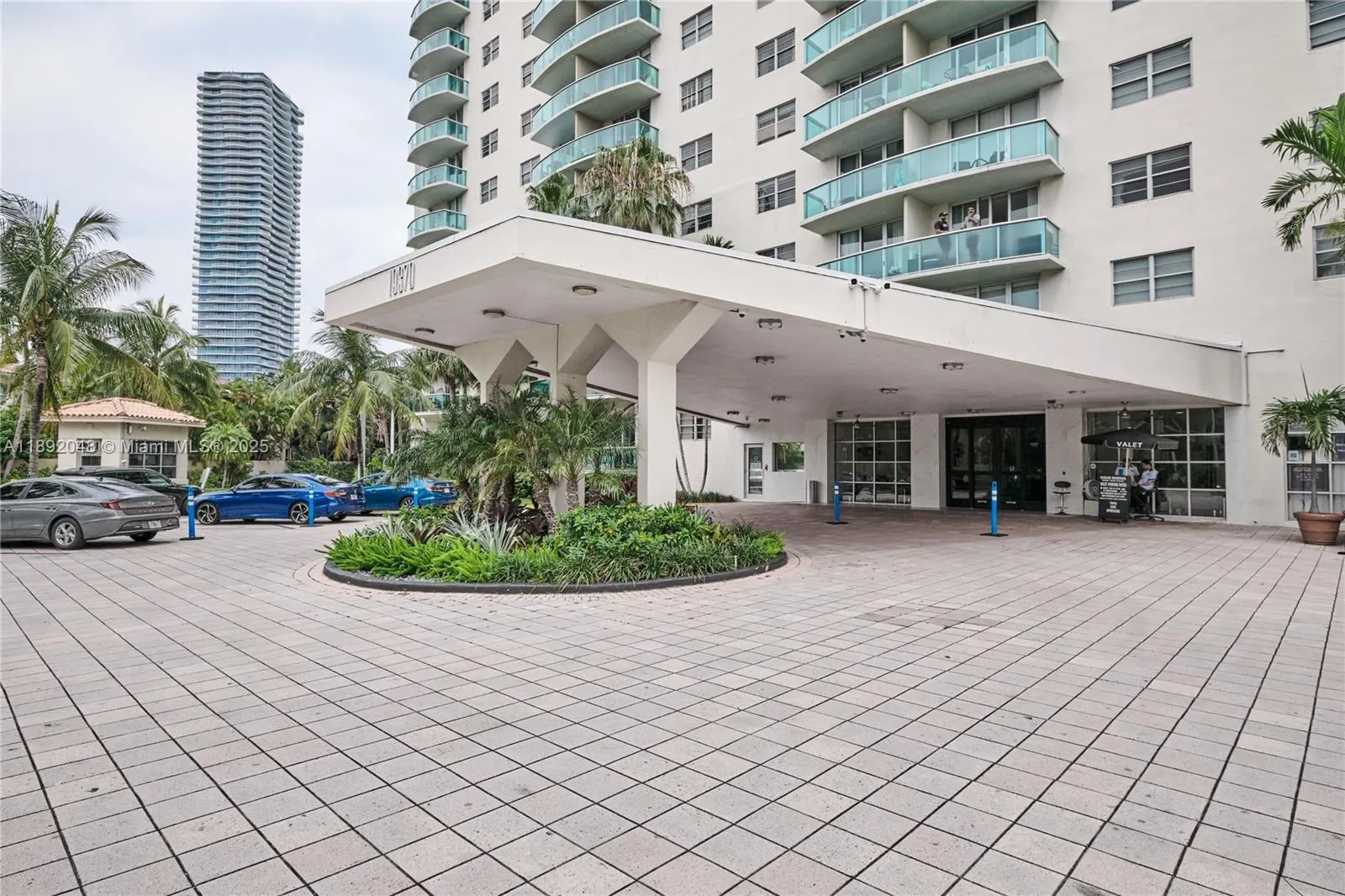 19370 Collins Ave, #407