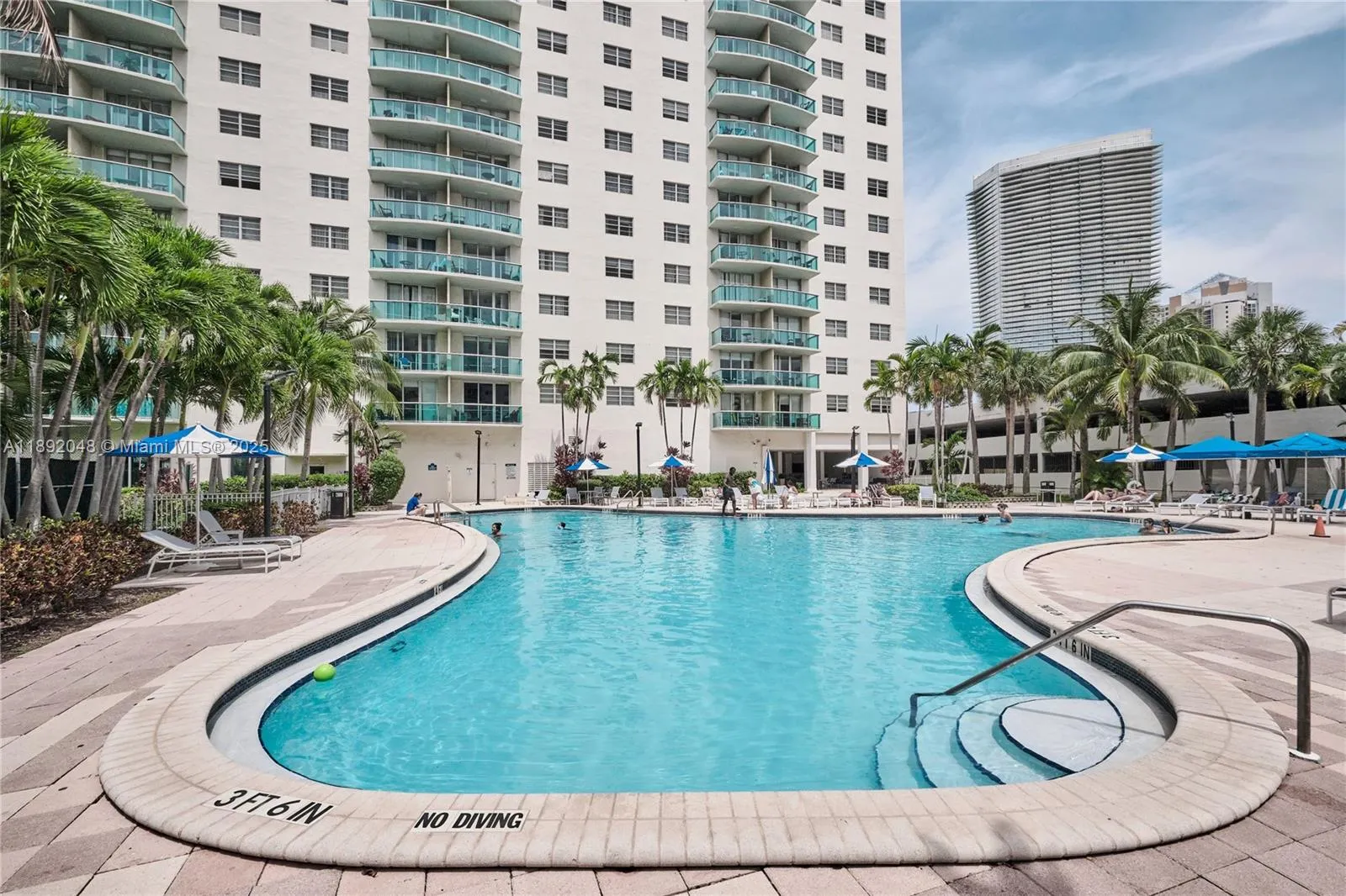 19370 Collins Ave, #407