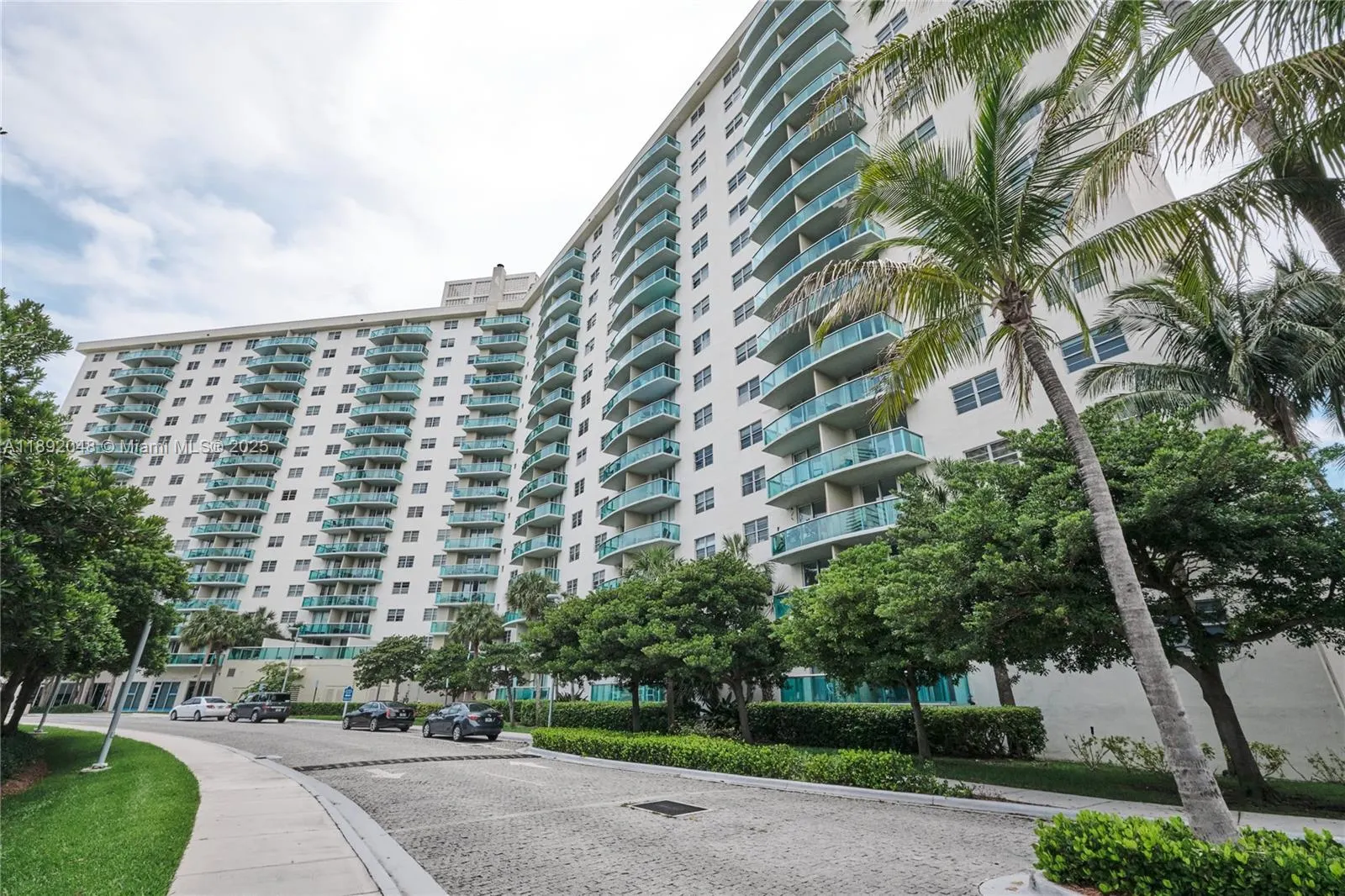 19370 Collins Ave, #407