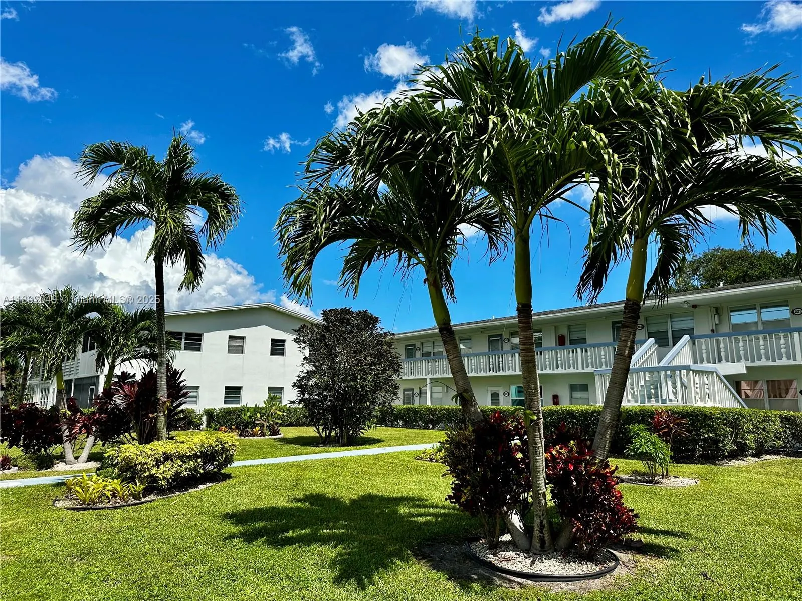 213 Oakridge  N, #213