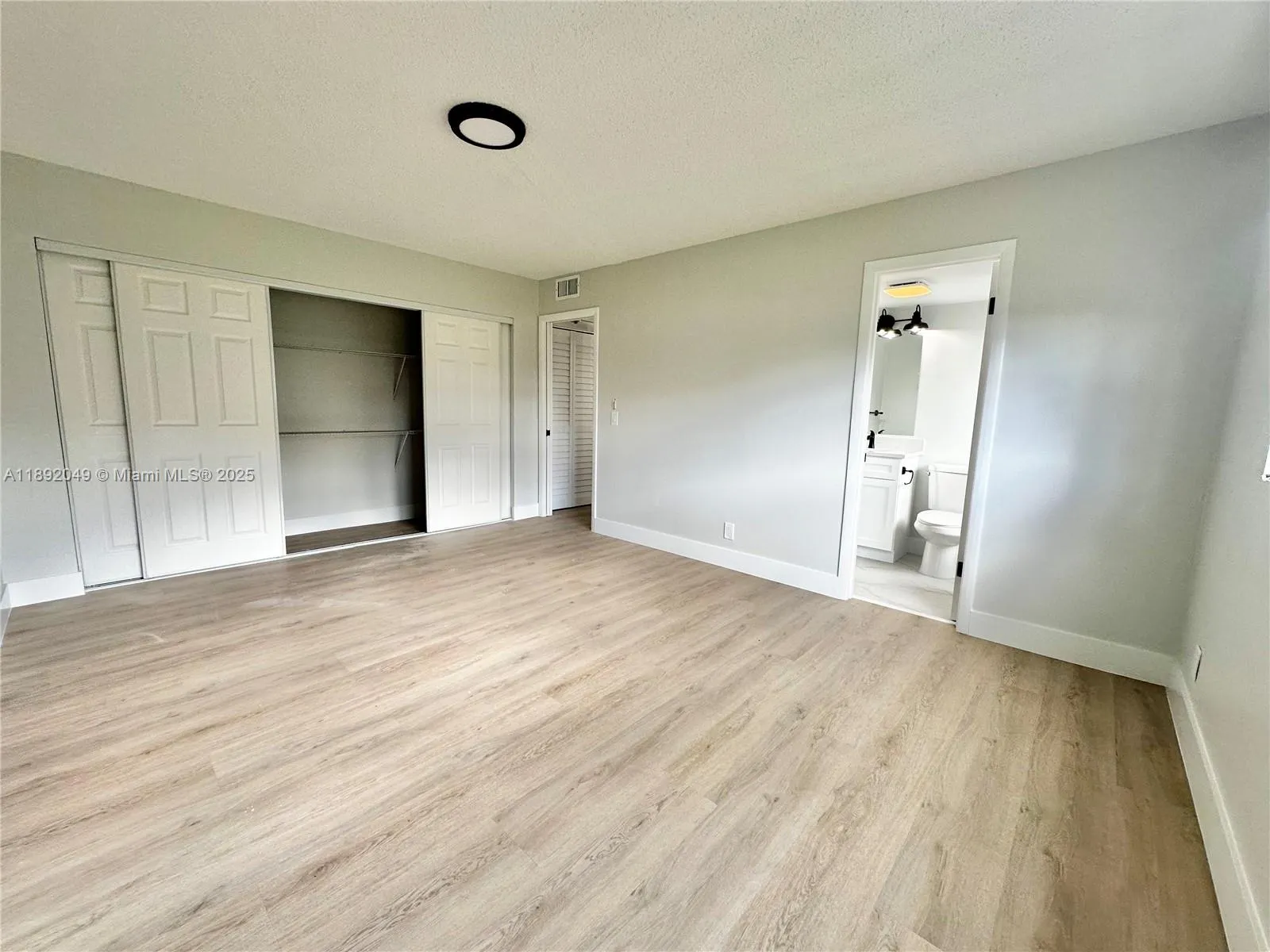 213 Oakridge  N, #213
