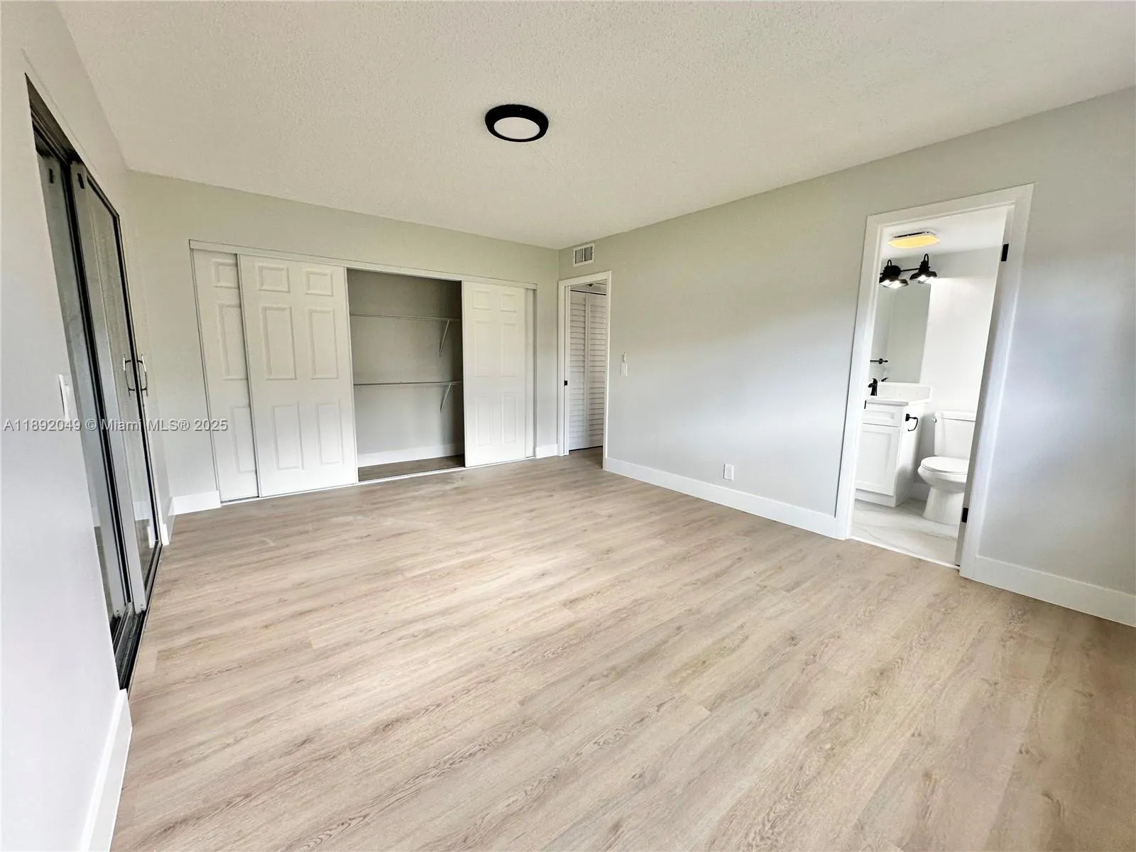 213 Oakridge  N, #213