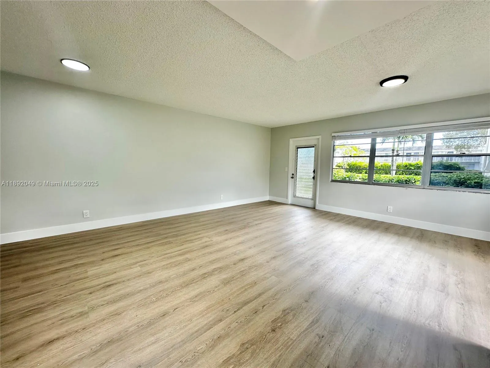 213 Oakridge  N, #213