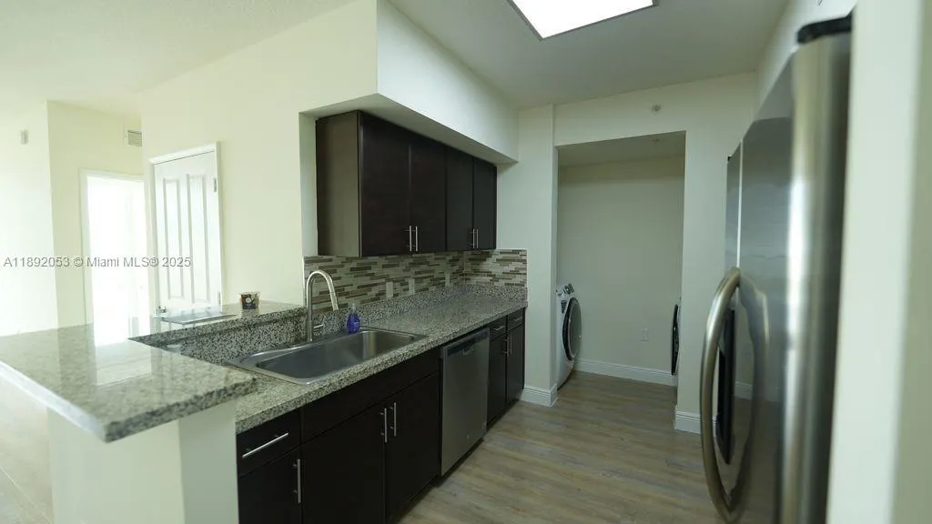 987 SW 37th Ave, #1005