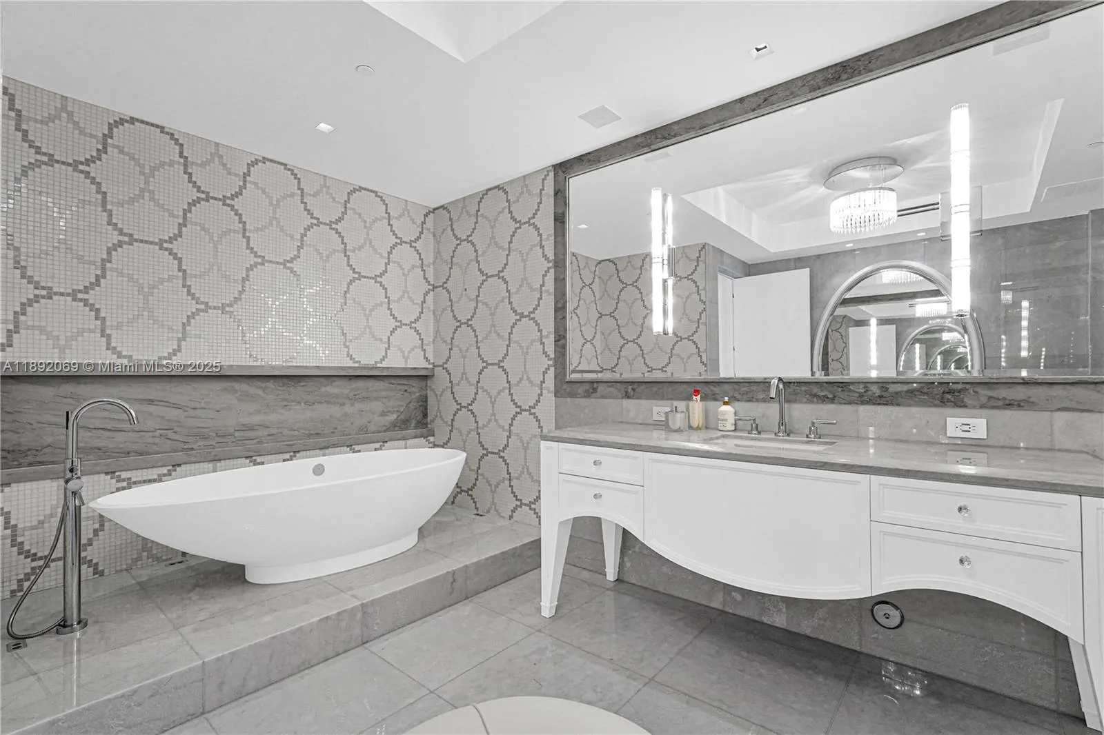 9701 Collins Ave, #2103S