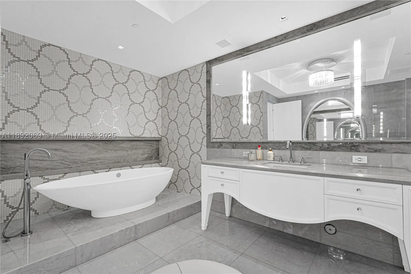 9701 Collins Ave #2103S