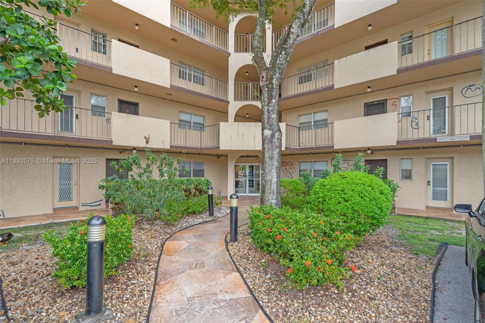 6100 S Falls Cir Dr, #410