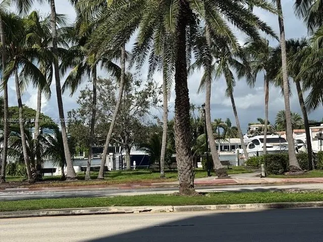 5401 Collins Ave # 13-20