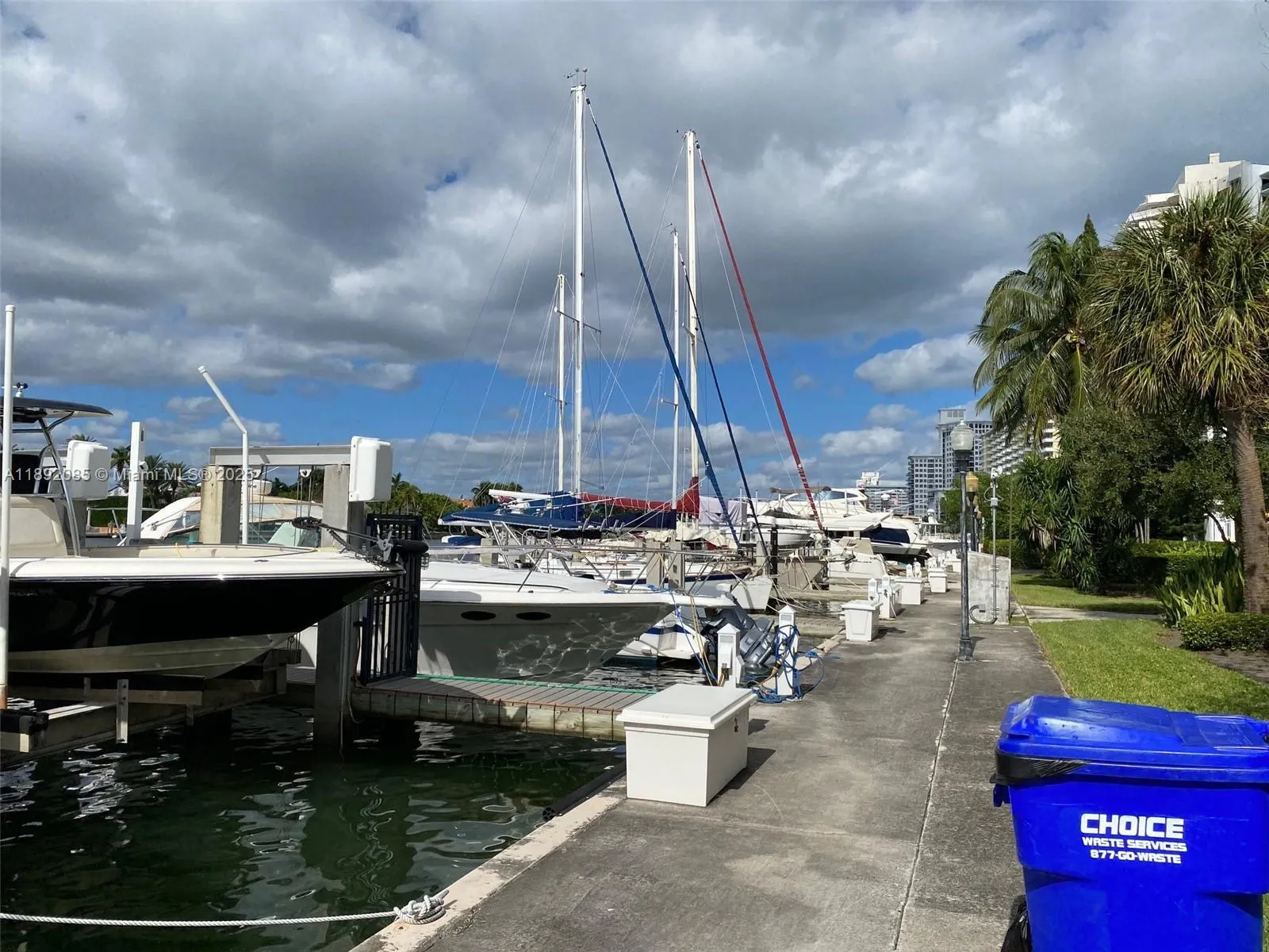 5401 Collins Ave # 13-20