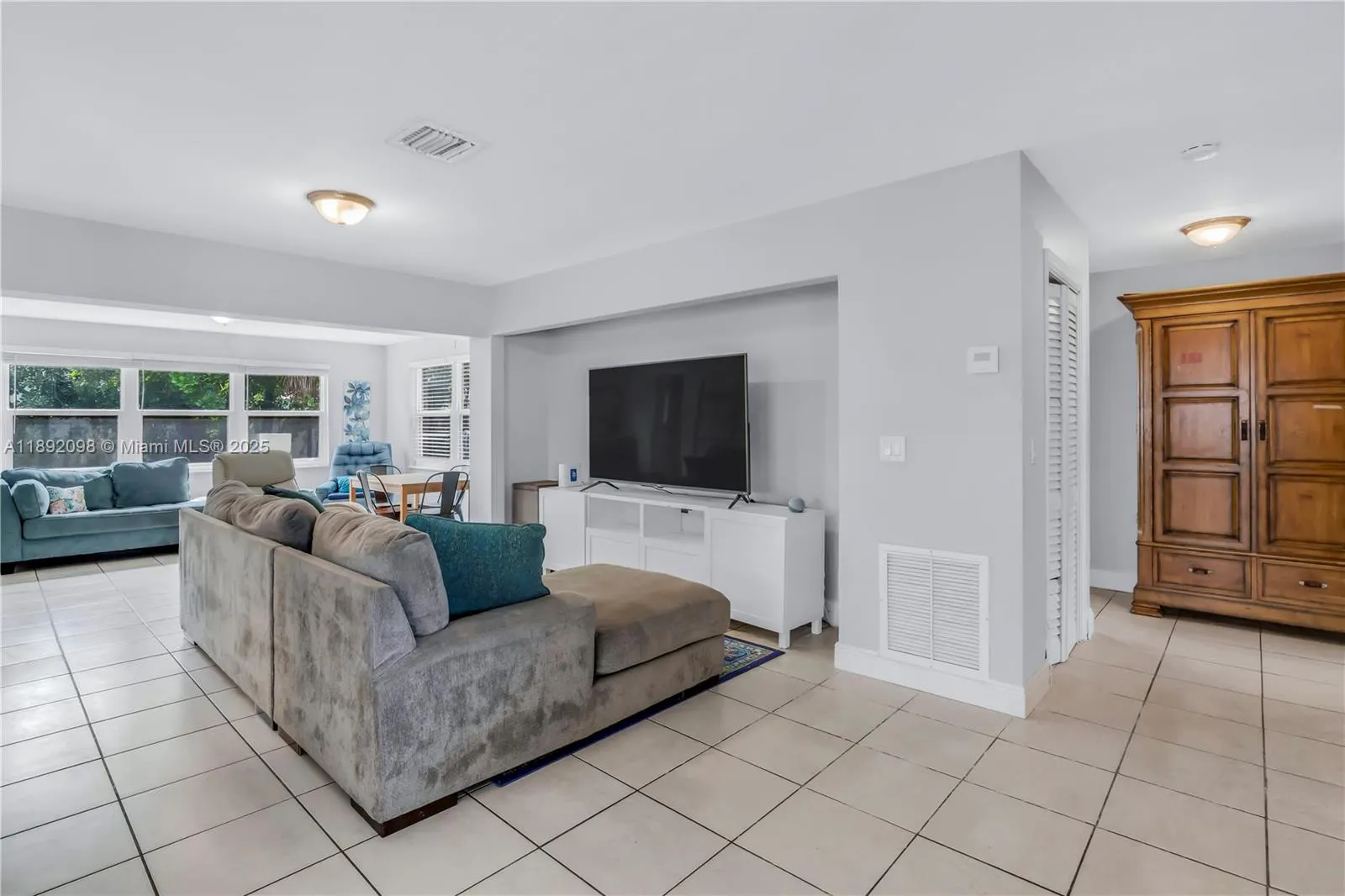 312 NW 35th St
