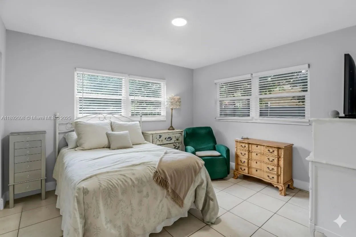312 NW 35th St