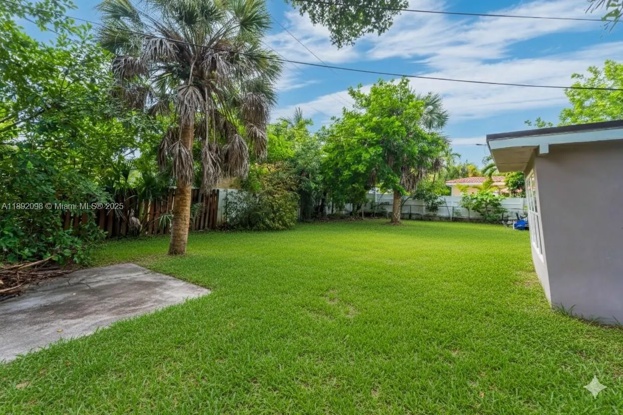 312 NW 35th St