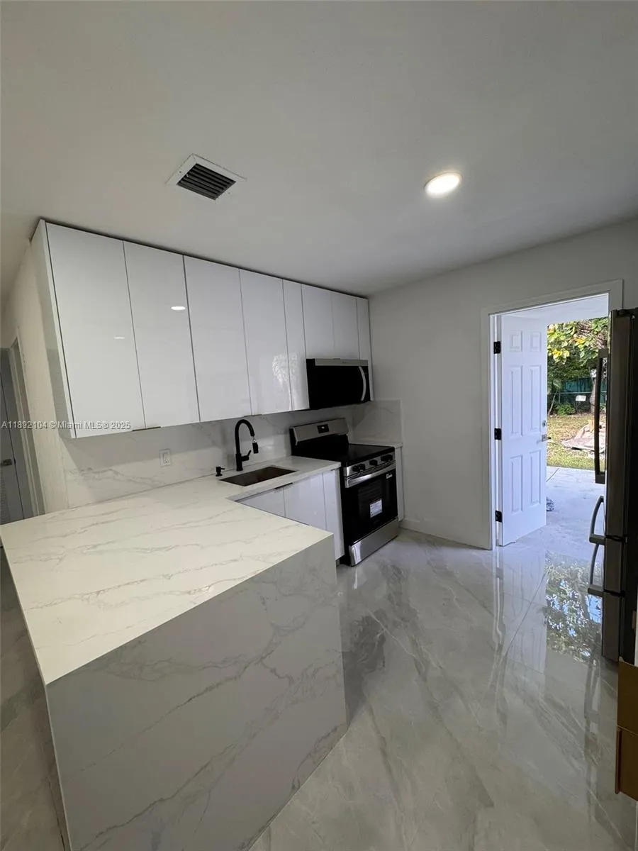 13720 NW 4th Ct