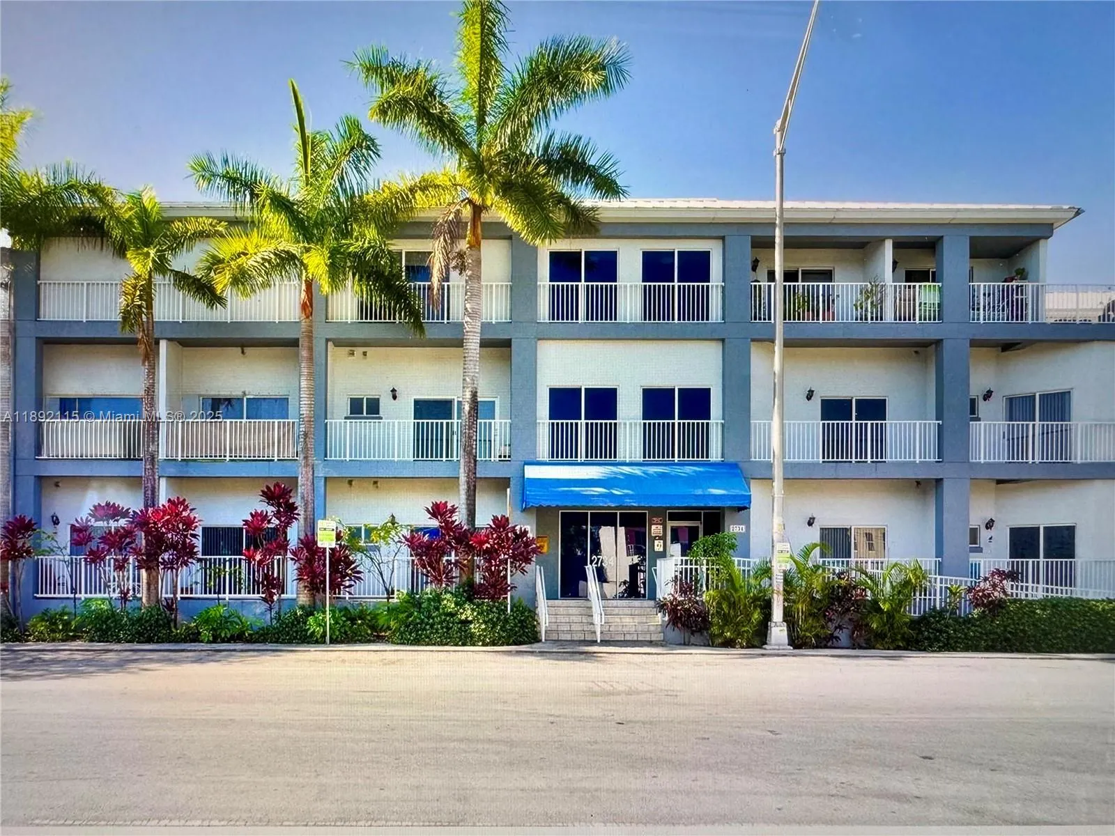 2734 Bird Ave, #212