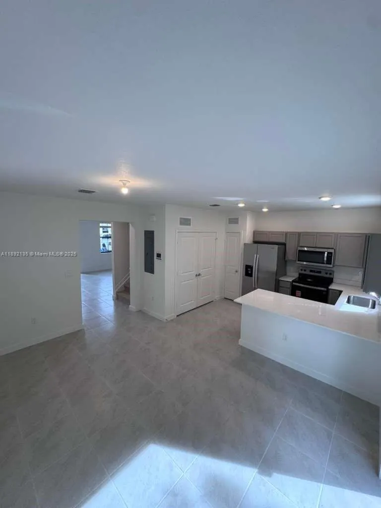 1549 NE 3 AVENUE, #0