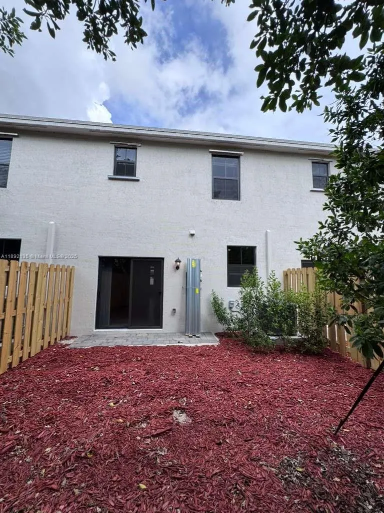 1549 NE 3 AVENUE, #0