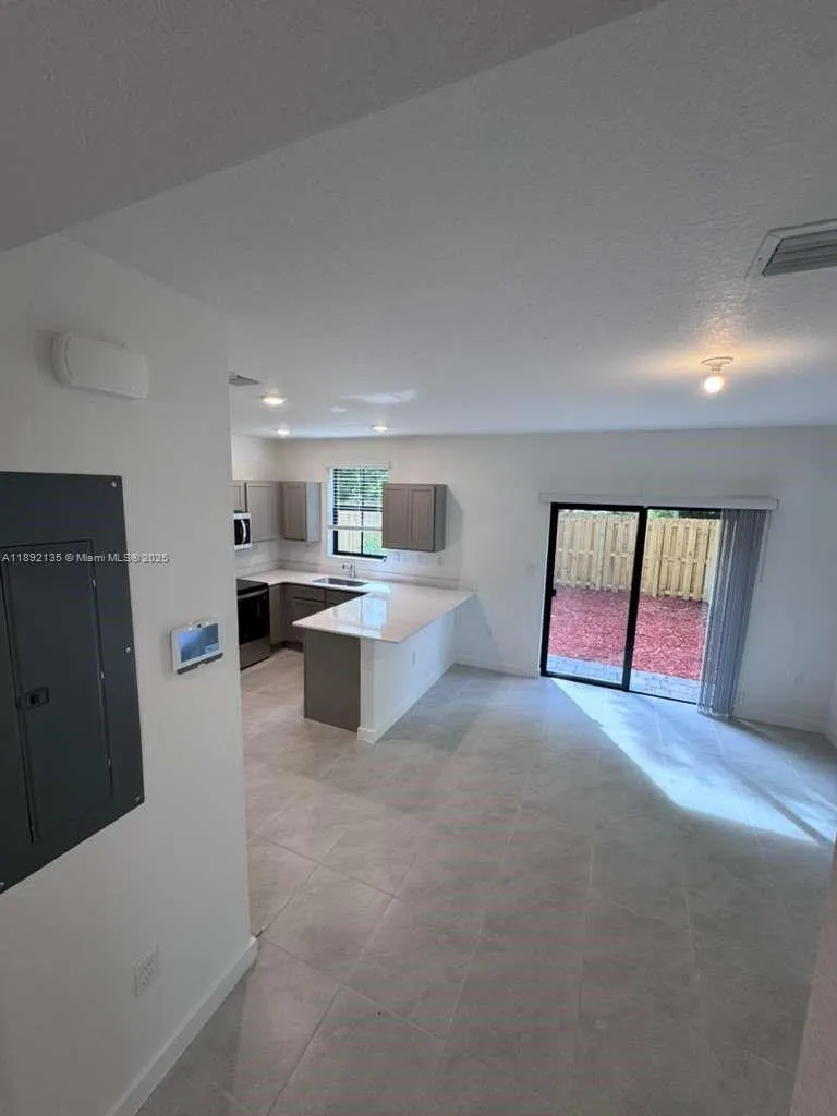 1549 NE 3 AVENUE, #0