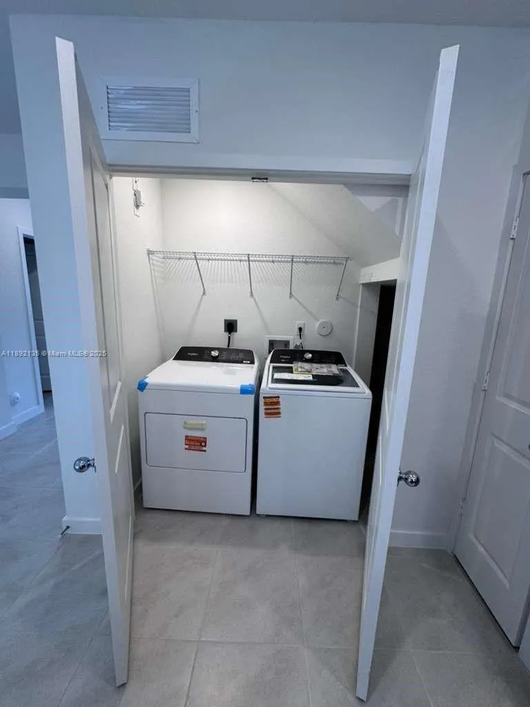 1549 NE 3 AVENUE, #0