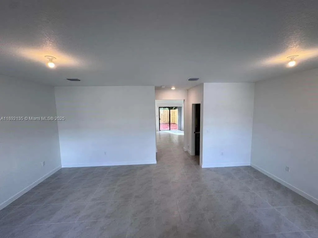 1549 NE 3 AVENUE, #0