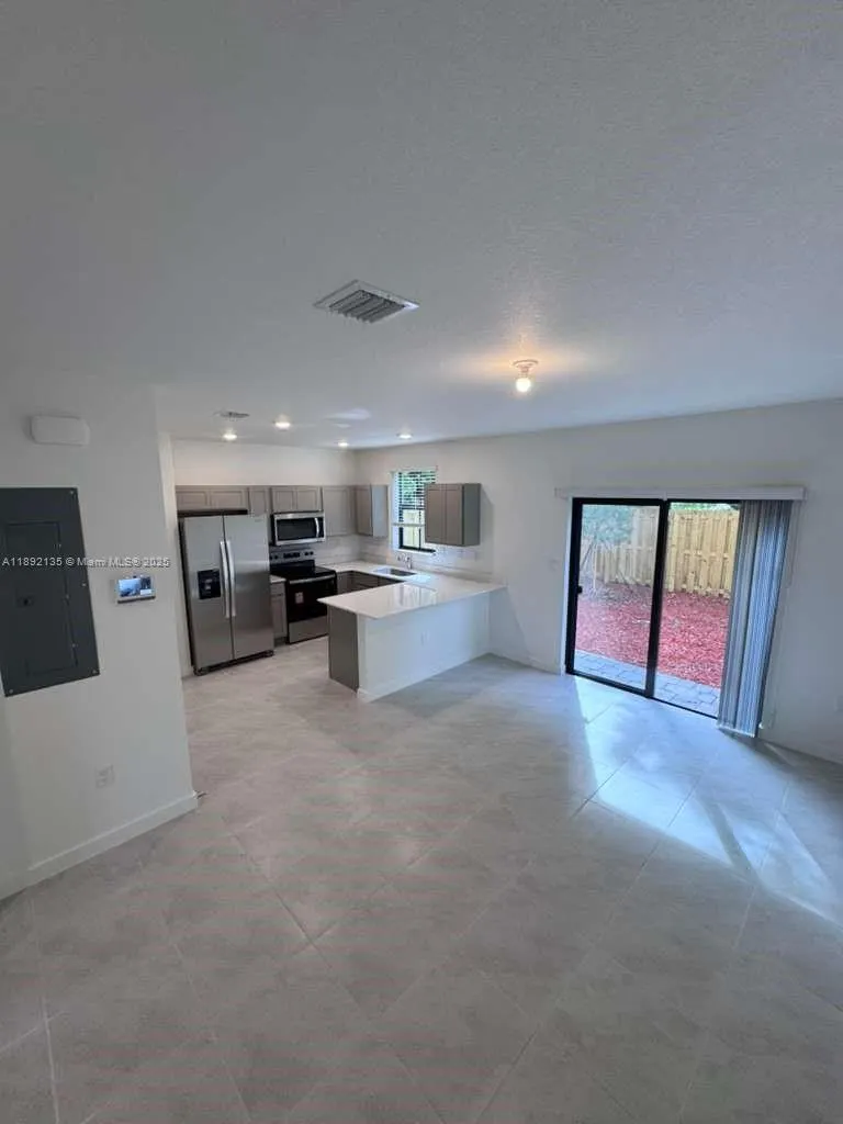1549 NE 3 AVENUE, #0