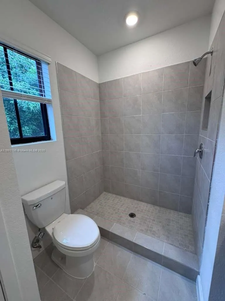 1549 NE 3 AVENUE, #0