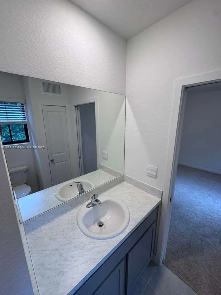 1549 NE 3 AVENUE, #0