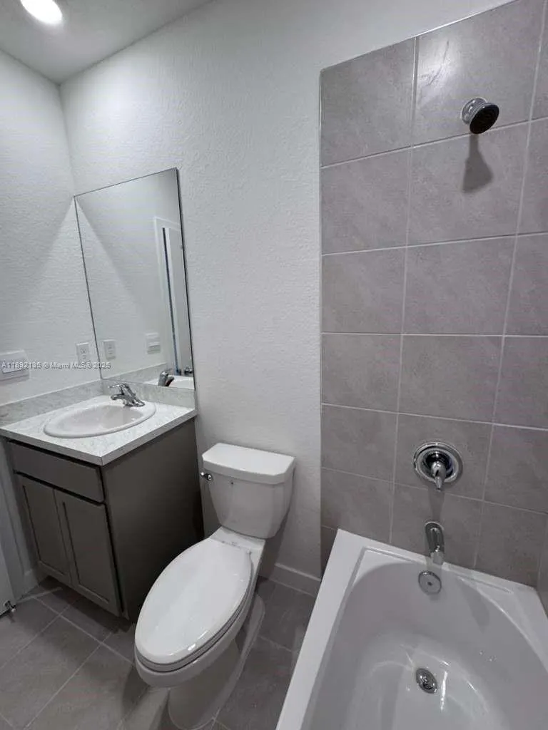 1549 NE 3 AVENUE, #0