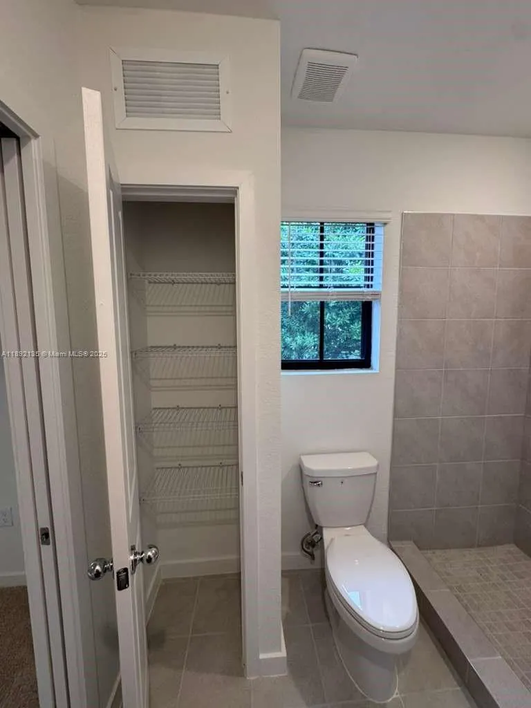 1549 NE 3 AVENUE, #0