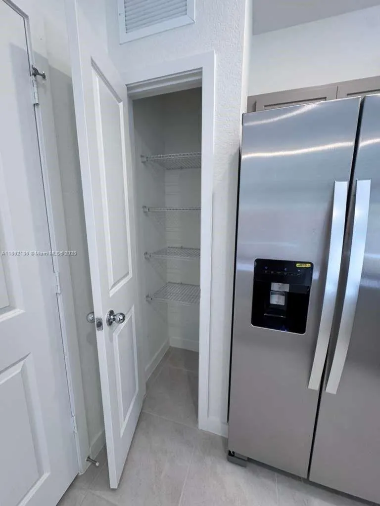 1549 NE 3 AVENUE, #0