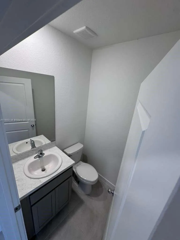 1549 NE 3 AVENUE, #0