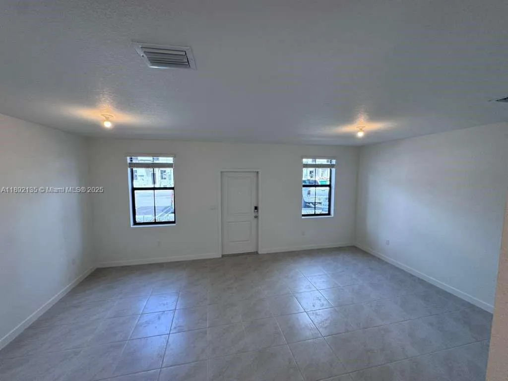 1549 NE 3 AVENUE, #0