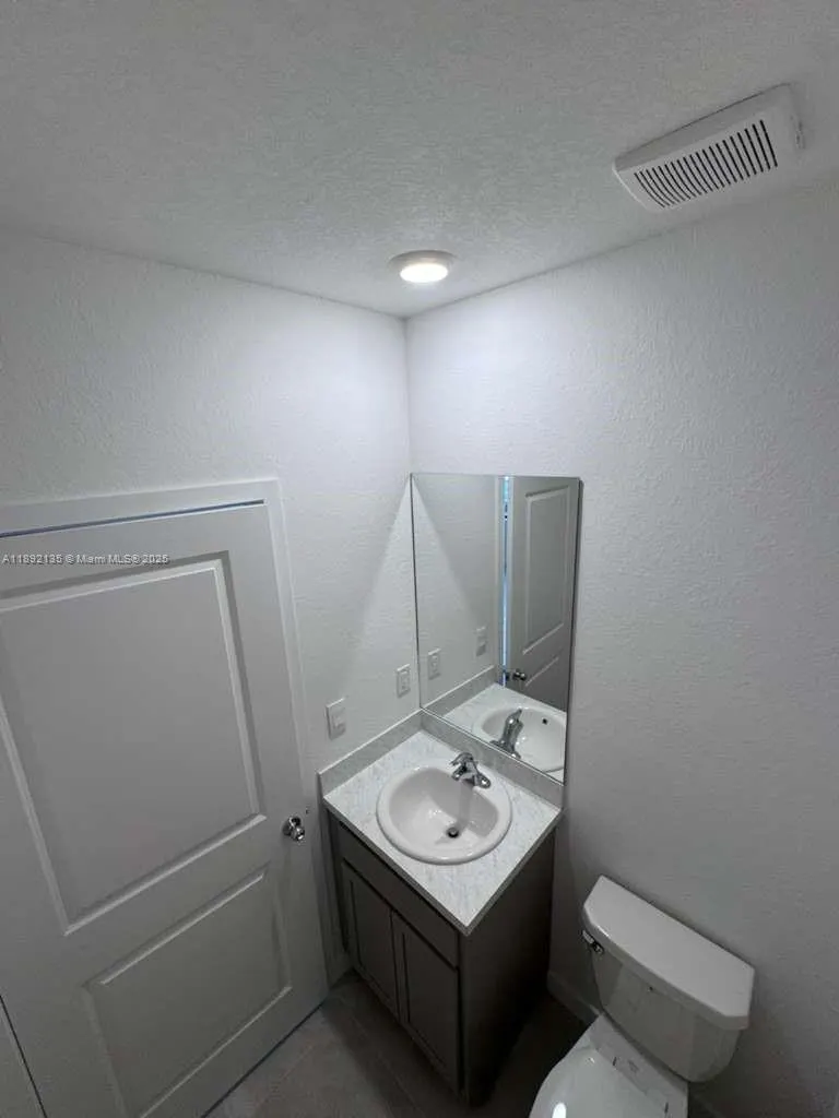 1549 NE 3 AVENUE, #0