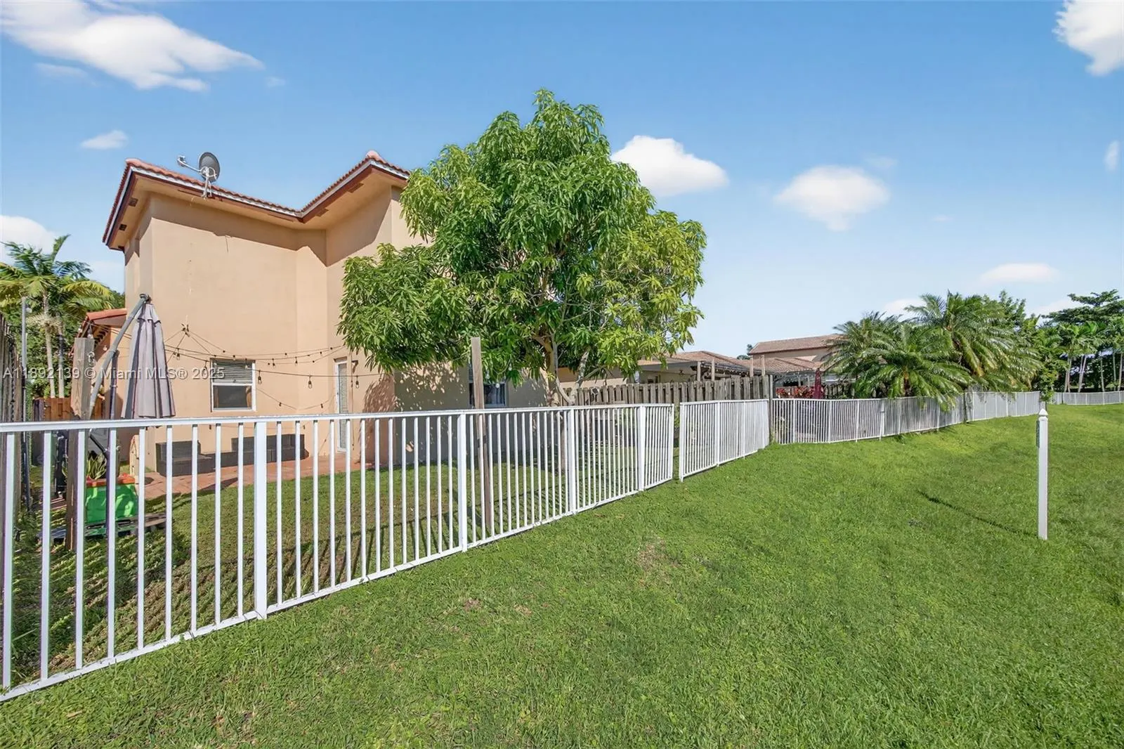 379 NE 25th Ter