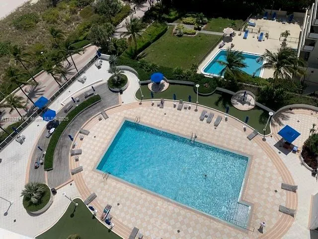 100 Lincoln Rd, #902