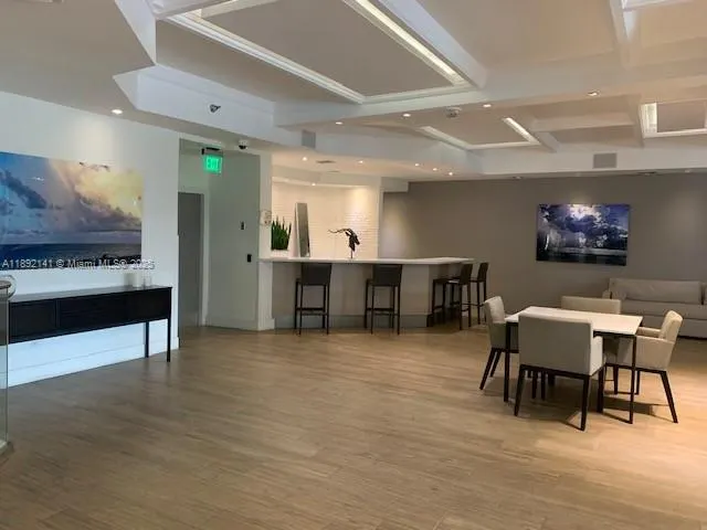 100 Lincoln Rd, #902