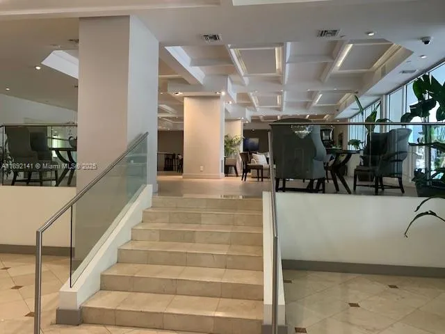 100 Lincoln Rd, #902