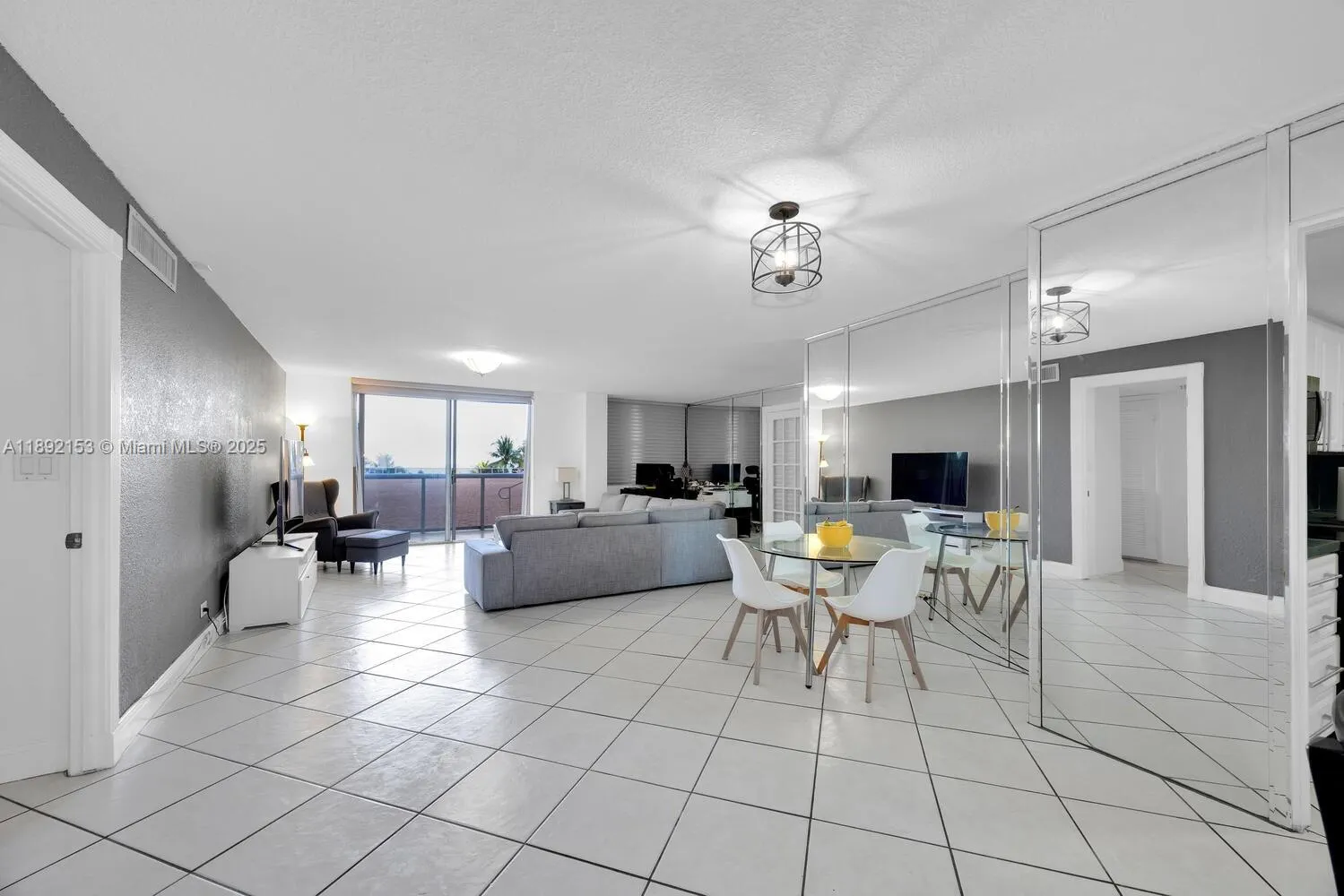 6039 Collins Ave, #311