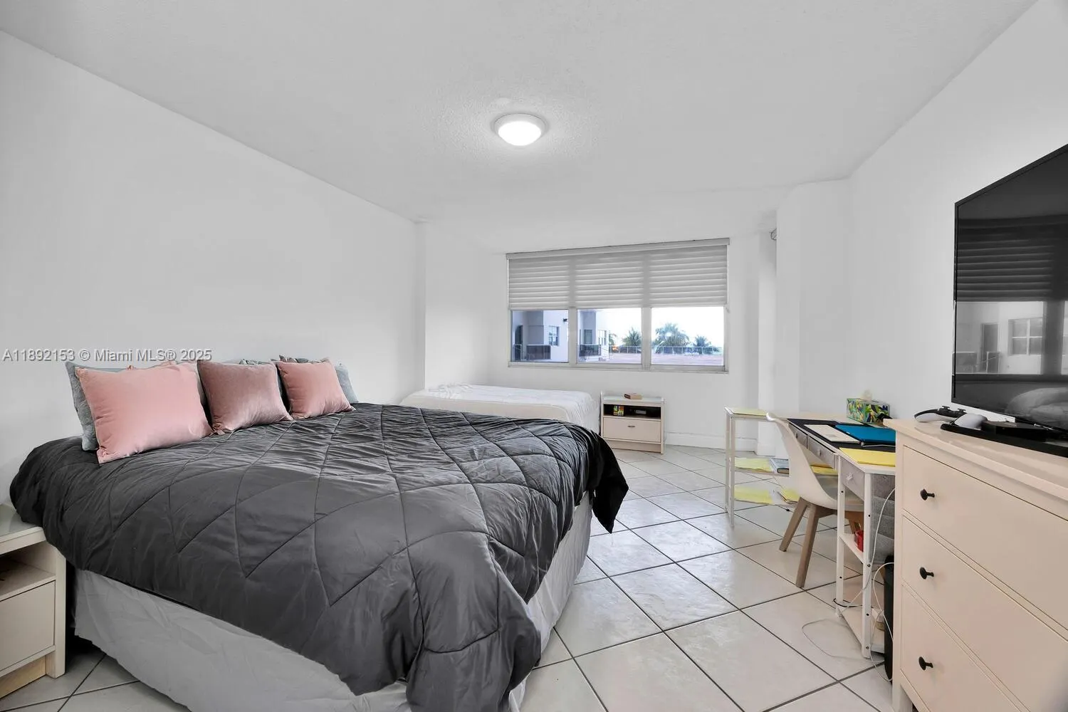 6039 Collins Ave, #311