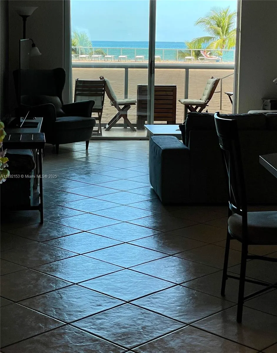 6039 Collins Ave, #311