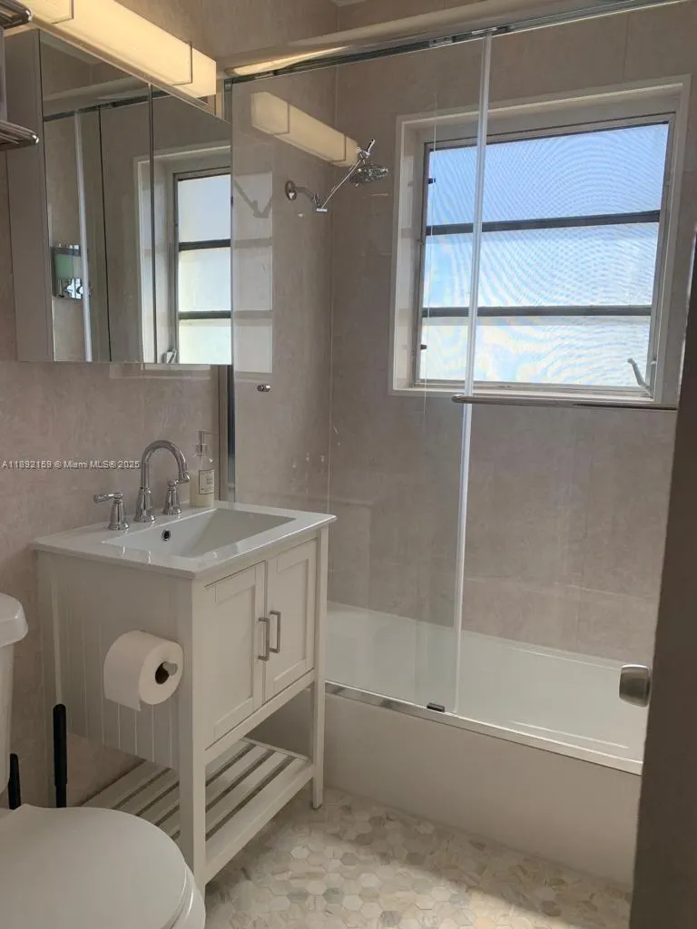 545 Michigan Ave, #3