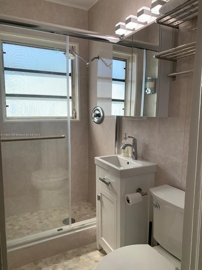 545 Michigan Ave, #3