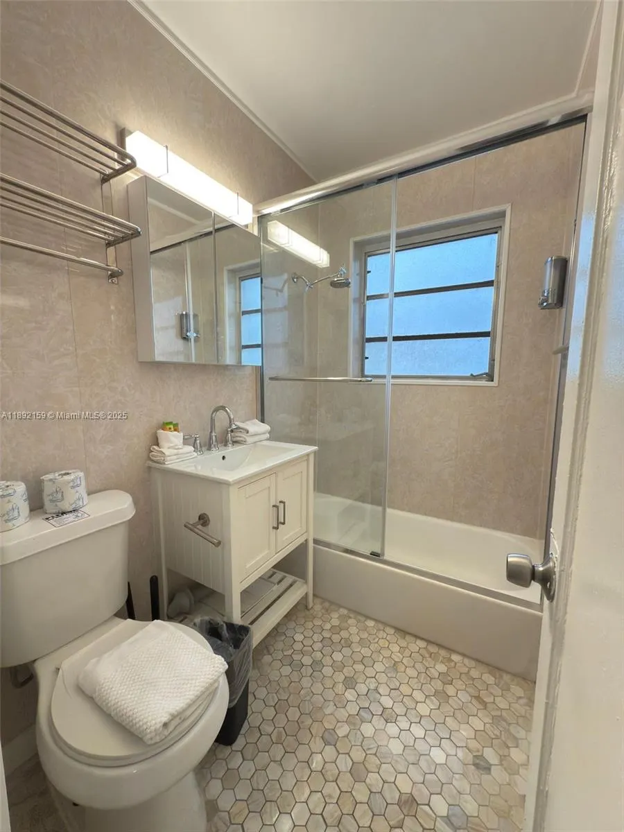 545 Michigan Ave, #3
