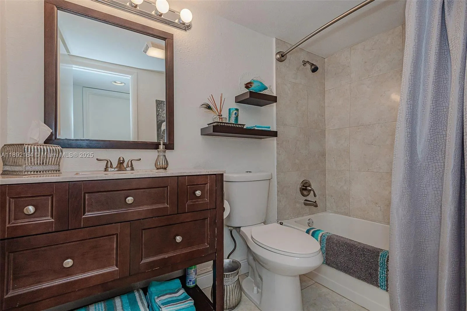9410 N Hollybrook Lake Dr, #11-109