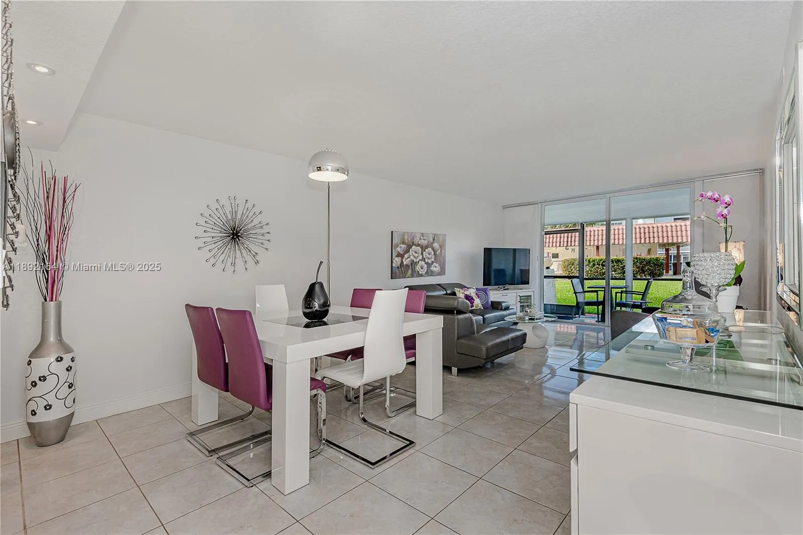 9410 N Hollybrook Lake Dr, #11-109