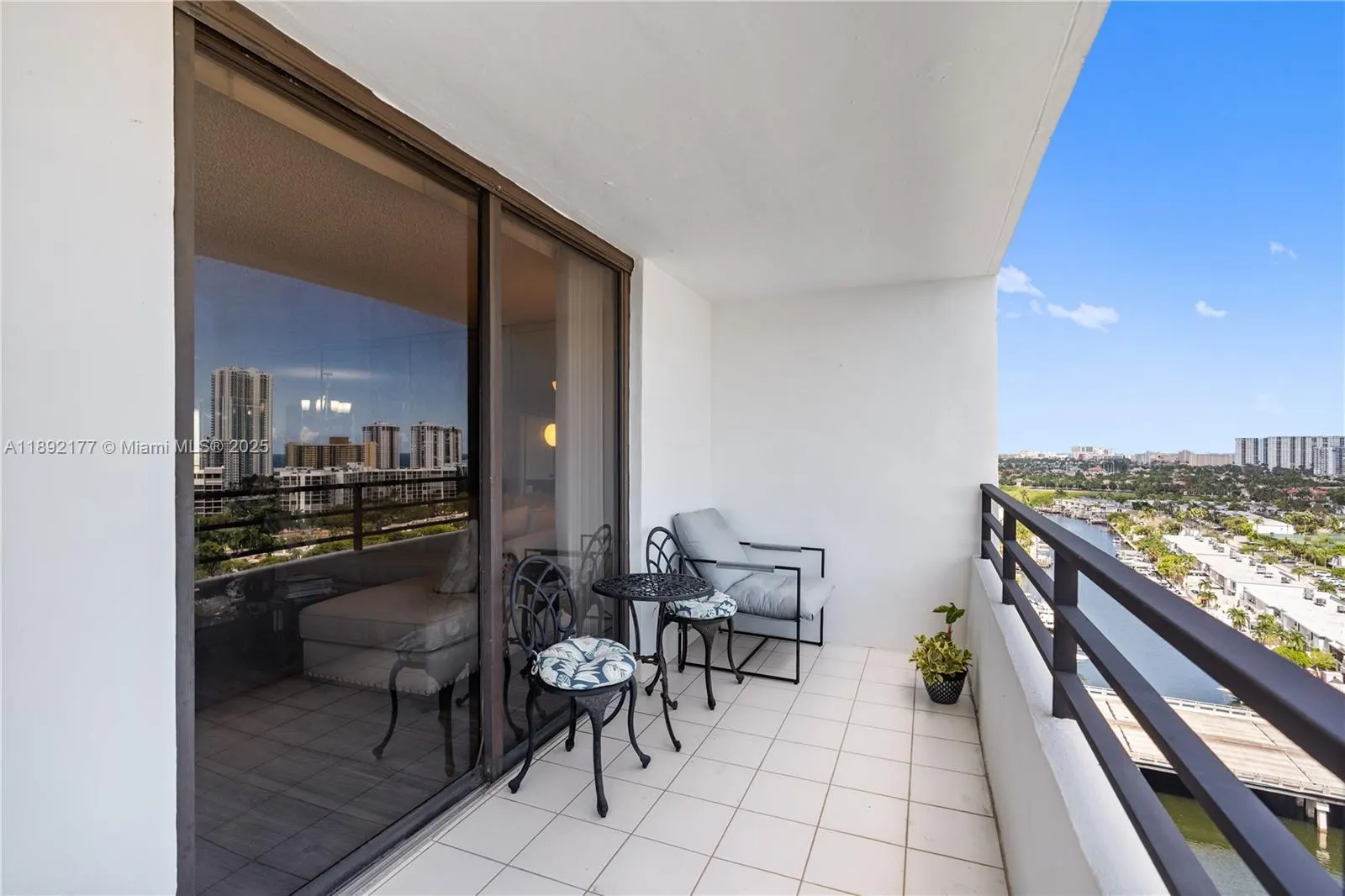 2500 Parkview Dr, #1604