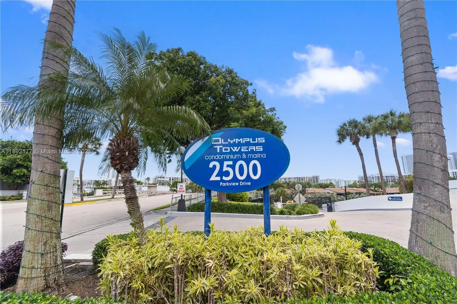 2500 Parkview Dr, #1604