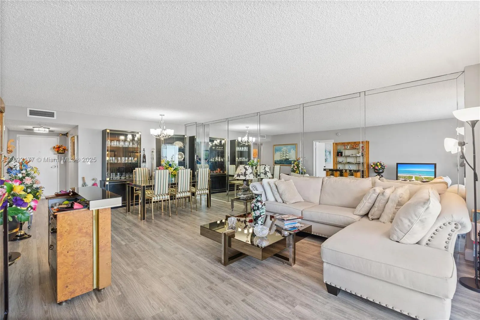2500 Parkview Dr, #1604